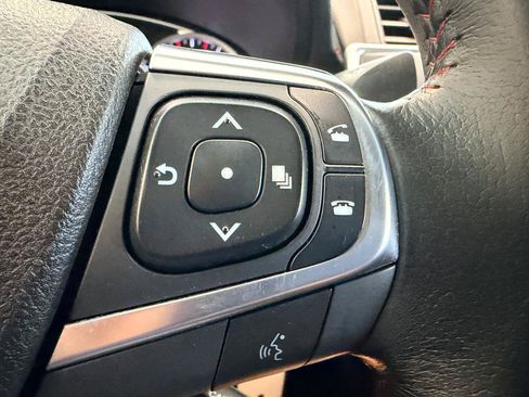 Used 2015 Toyota Camry SE FWD image 30