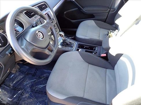 Used 2015 Volkswagen e-Golf Limited Edition image 10