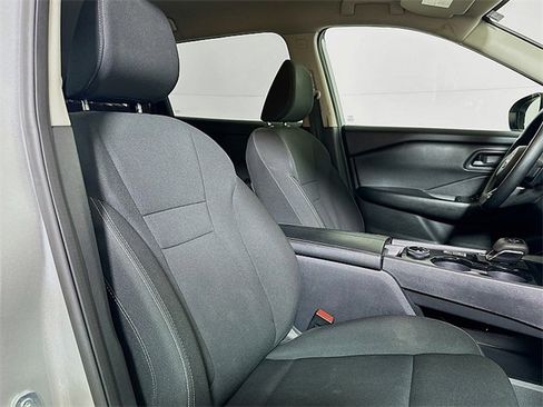 Used 2024 Nissan Rogue S image 25