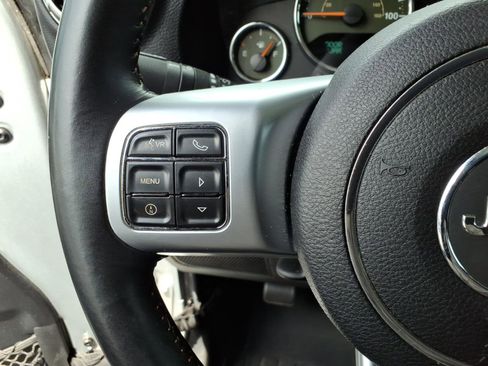 Used 2011 Jeep Wrangler Sahara w/ Dual Top Group AWD/4WD image 26