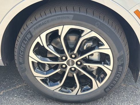 New 2026 Lincoln Nautilus Reserve AWD/4WD image 13