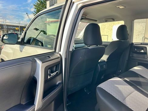 Certified 2022 Toyota 4Runner SR5 AWD/4WD image 11