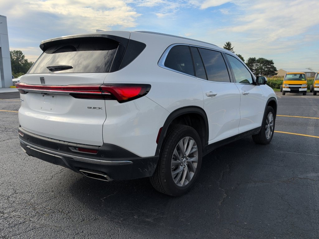 Used 2026 Buick Enclave Preferred AWD/4WD image 7
