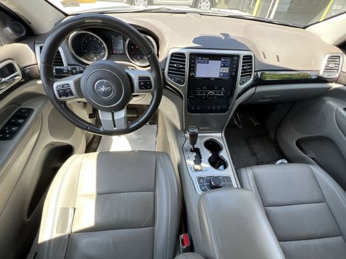 Used 2011 Jeep Grand Cherokee Laredo AWD/4WD image 24