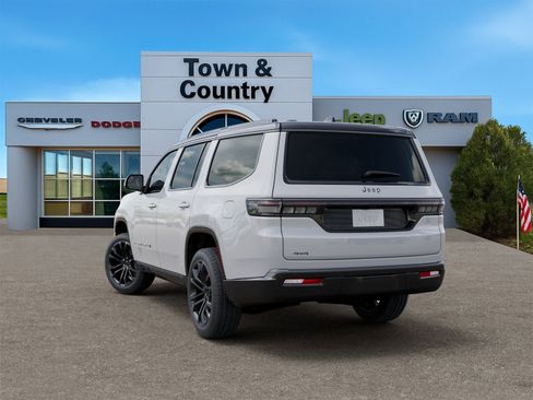 New 2026 Jeep Grand Wagoneer Summit image 3