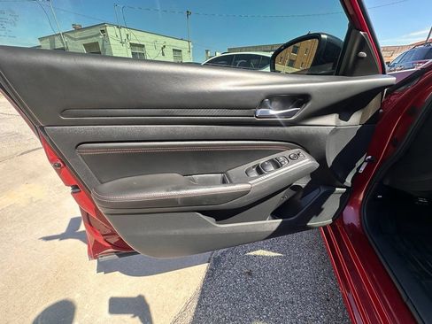 Used 2021 Nissan Altima 2.5 SR w/ SR Premium Package FWD image 11