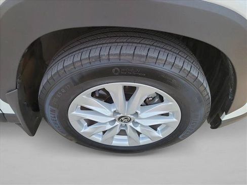 Used 2024 Toyota Corolla Cross LE FWD image 10