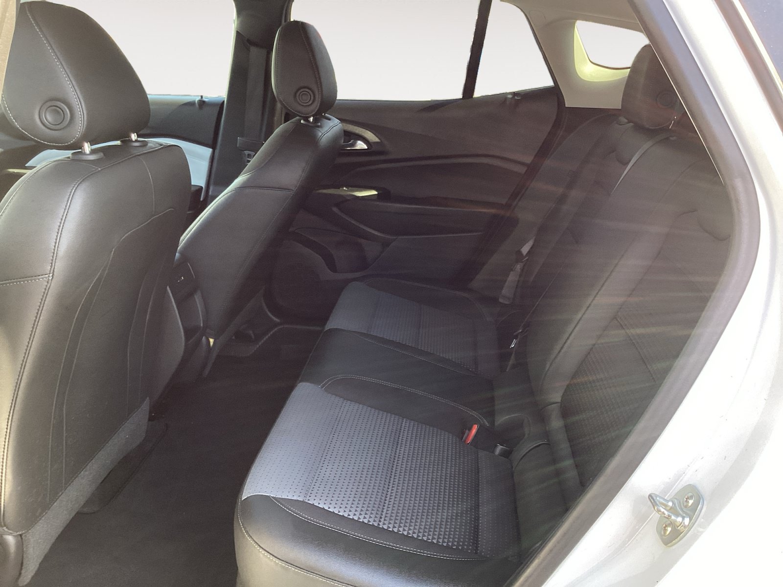 Used 2025 Chevrolet Trax LT FWD image 26