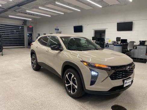 New 2026 Chevrolet Trax RS w/ Driver Confidence Package FWD image 3