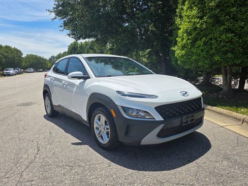 Used 2022 Hyundai Kona SE w/ Cargo Package FWD image 7