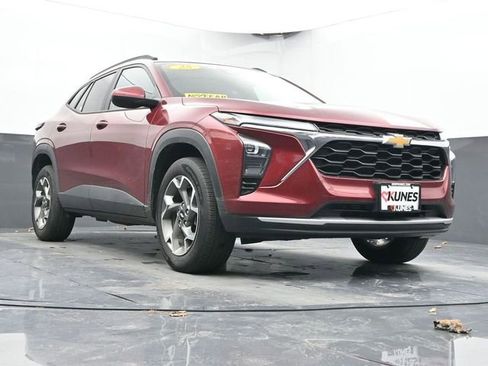 Used 2025 Chevrolet Trax LT image 44