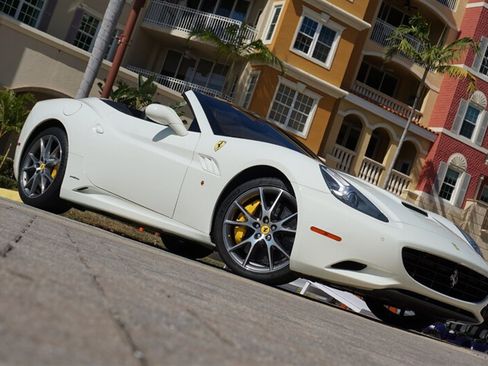 Used 2014 Ferrari California RWD image 68