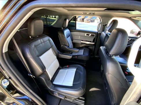 Used 2022 Ford Explorer XLT w/ Equipment Group 202A image 19