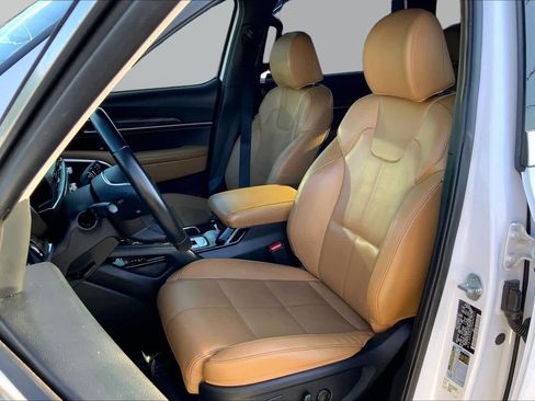 Used 2022 Kia Telluride SX w/ Towing Package FWD image 8