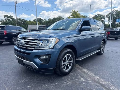 Used 2019 Ford Expedition XLT w/ Equipment Group 202A AWD/4WD image 2