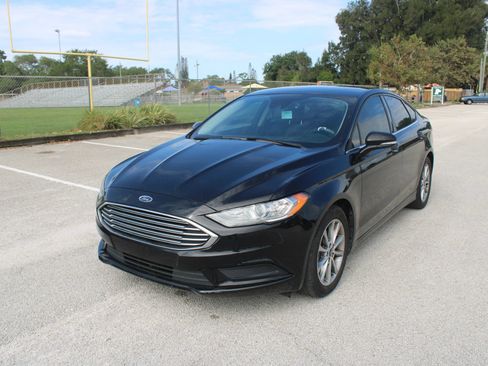 Used 2017 Ford Fusion SE FWD image 33