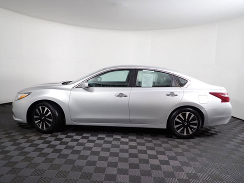 Used 2018 Nissan Altima 2.5 SV image 10