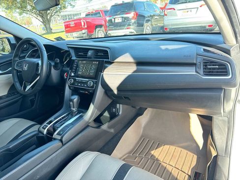 Used 2019 Honda Civic Touring image 16