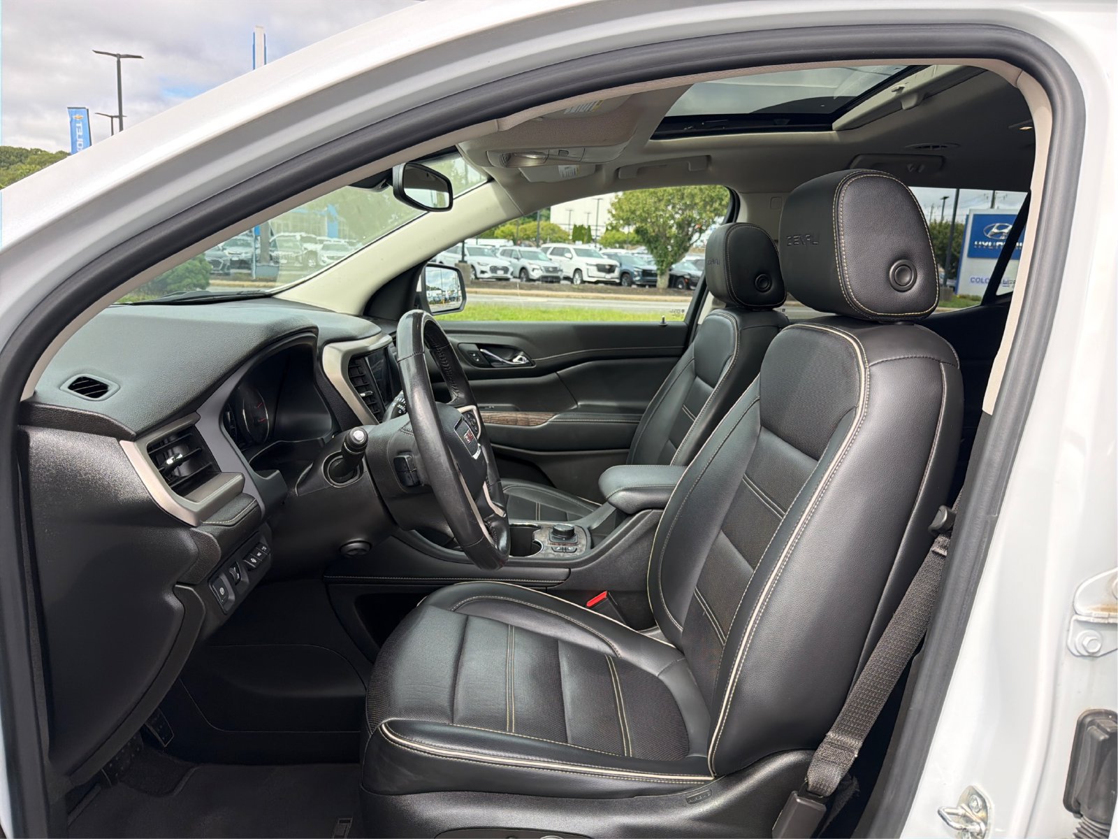 Used 2022 GMC Acadia Denali AWD/4WD image 9