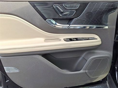 Used 2021 Lincoln Corsair Standard w/ Premium Package image 14