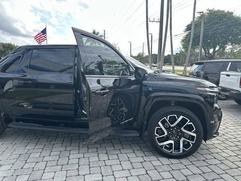 New 2024 Chevrolet Silverado EV RST image 31