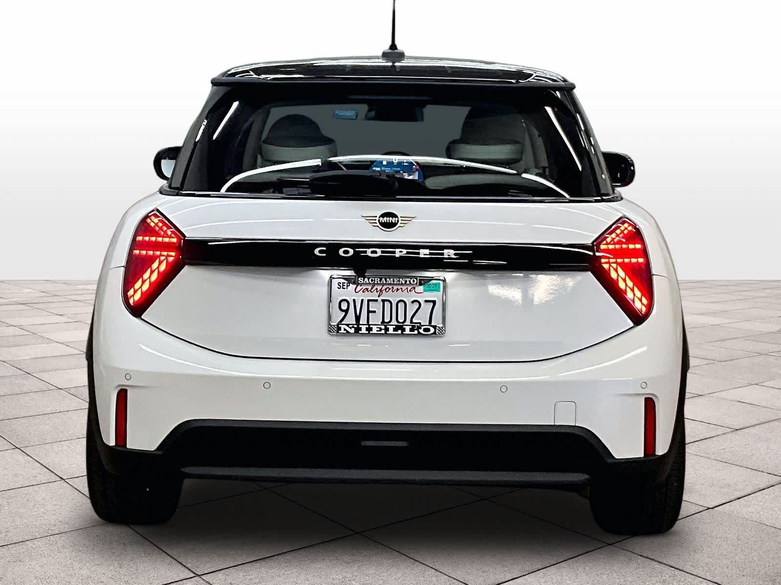 Used 2025 MINI Cooper 2-Door Hardtop FWD image 7