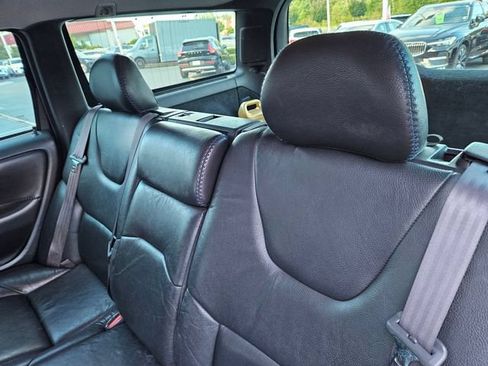 Used 2004 Volvo XC70 AWD/4WD image 13