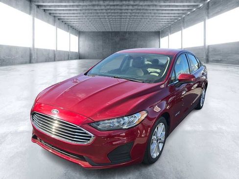 Used 2019 Ford Fusion SE FWD image 2