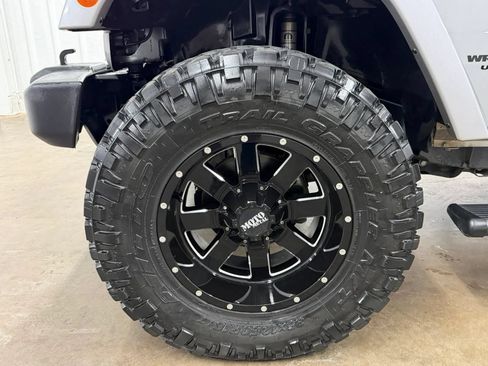 Used 2016 Jeep Wrangler Unlimited Sahara AWD/4WD image 22