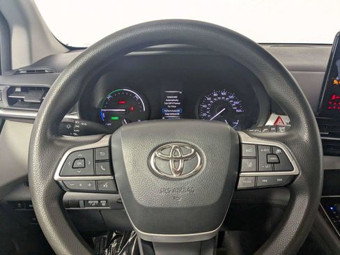 Used 2021 Toyota Sienna LE FWD image 16