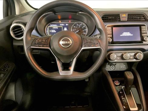 Used 2025 Nissan Versa SV FWD image 5