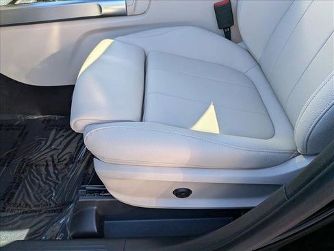 New 2026 Mercedes-Benz GLB 250 image 4