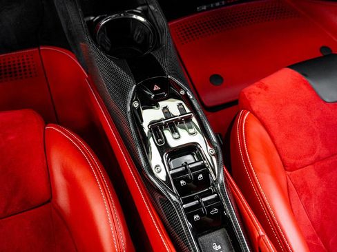 Used 2022 Ferrari SF90 Spider image 10