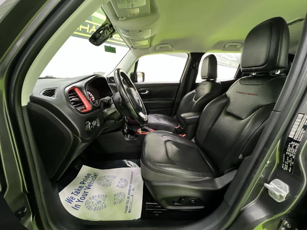 Used 2016 Jeep Renegade Trailhawk w/ Premium Trailhawk Package AWD/4WD image 16