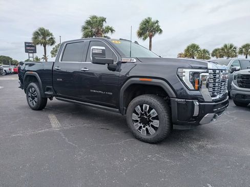Used 2024 GMC Sierra 3500 Denali w/ Denali Reserve Package AWD/4WD image 2