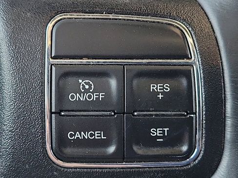 Used 2017 Jeep Wrangler Unlimited Rubicon w/ Connectivity Group AWD/4WD image 16
