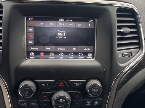 Used 2019 Jeep Grand Cherokee Laredo image 13