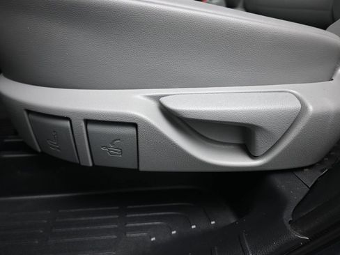 Used 2021 Toyota Highlander XLE AWD/4WD image 36