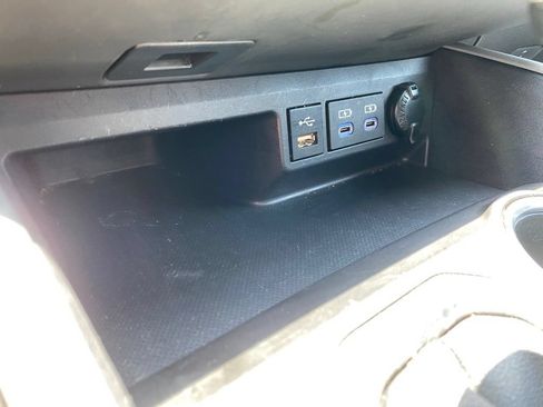 Used 2022 Toyota Highlander XLE FWD image 21