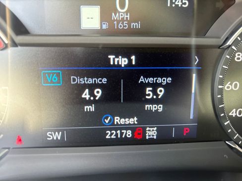 Used 2025 Cadillac XT5 Premium Luxury image 17