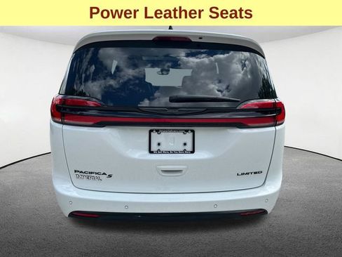 Used 2025 Chrysler Pacifica Limited FWD image 11