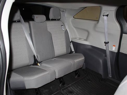 Used 2023 Toyota Sienna LE w/ LE Plus Package FWD image 29