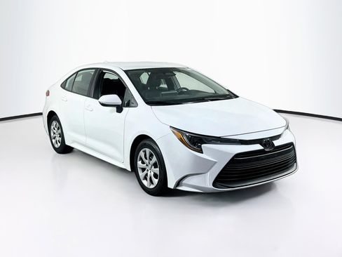 Used 2025 Toyota Corolla LE FWD image 3