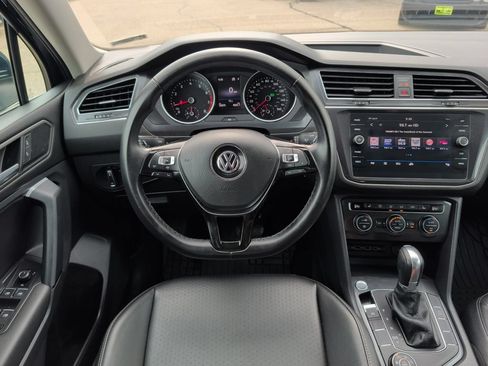 Used 2019 Volkswagen Tiguan SE w/ 3rd Row Seat Package AWD/4WD image 17