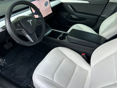 Used 2021 Tesla Model 3 Standard Range Plus image 9