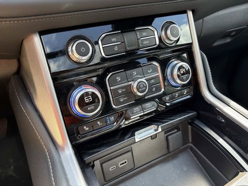 Certified 2024 GMC Yukon Denali w/ Advanced Technology Package AWD/4WD image 26