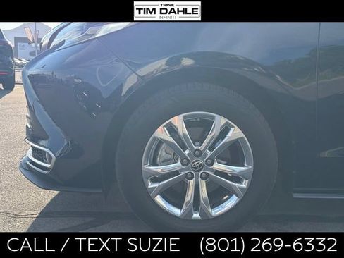 Used 2023 Toyota Sienna Platinum AWD/4WD image 7