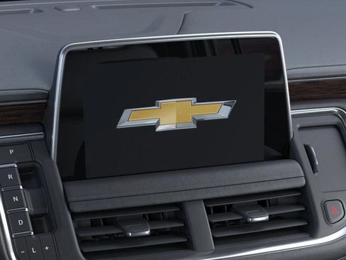 Used 2024 Chevrolet Suburban Z71 w/ Off-Road Capability Package image 20