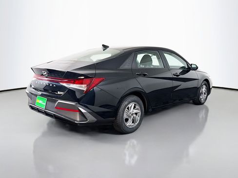 Used 2025 Hyundai Elantra SE image 10
