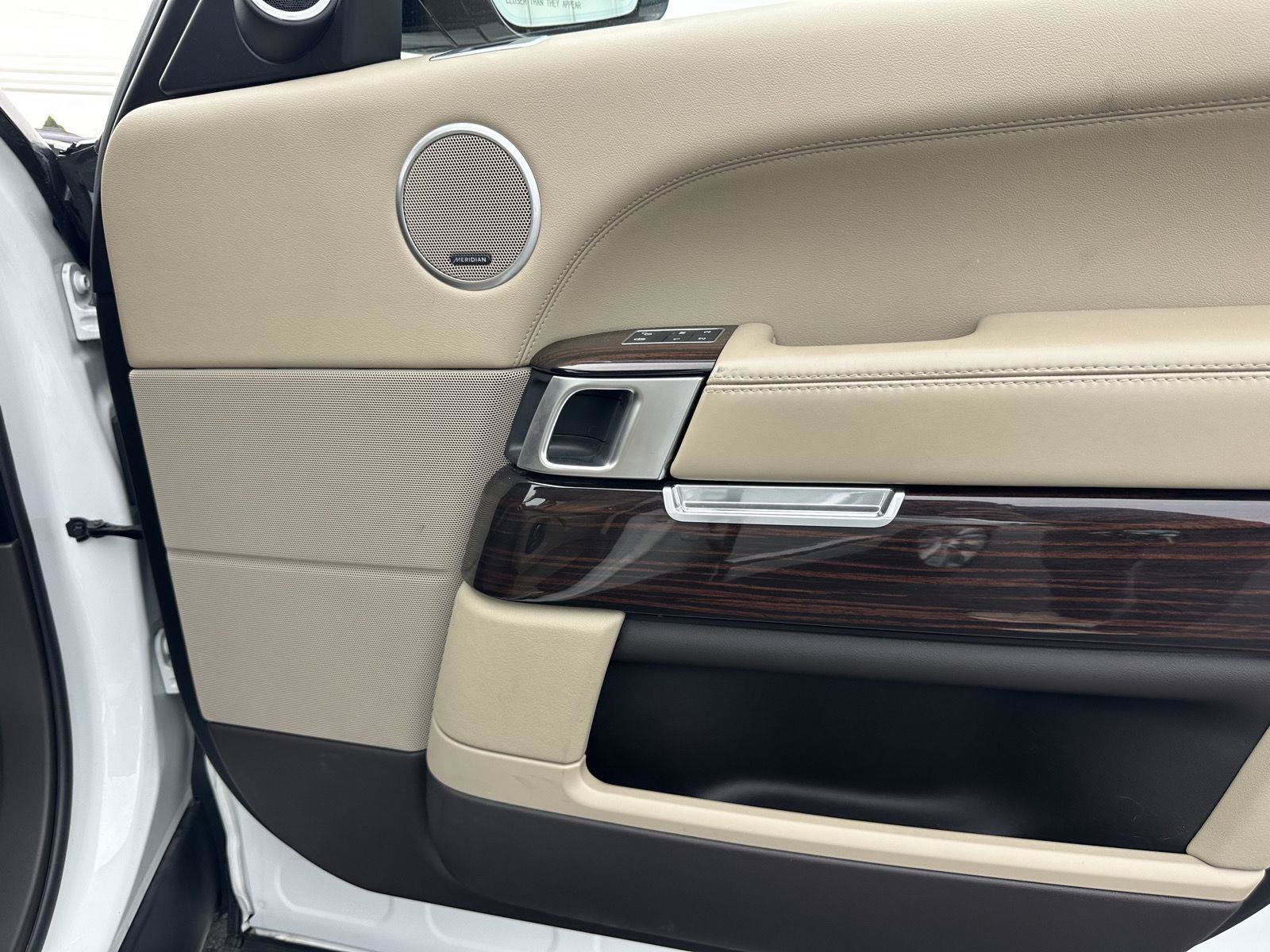 Used 2017 Land Rover Range Rover Supercharged AWD/4WD image 19
